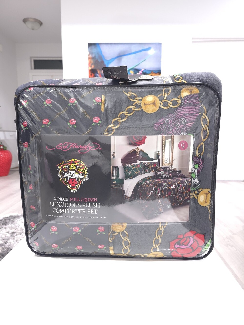 Ed Hardy Queen 4 Piece Luxurious Lion Roses Gold Chain Plush Comforter Set